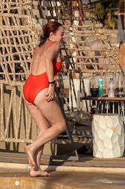 Lindsay Lohan Physique - Body Type