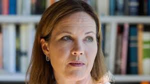 Ex-ministeri Anne Holmlund kertoo sopeutumiseläkkeestään ja mittavista  pääomatuloistaan SK:n haastattelussa