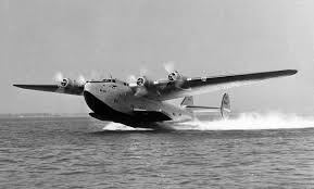 These Were The Glory Days Of Flying When You Would Dress Up To Get On A Plane And It Was A Luxurious Experience The Glamor Flying Boat Vintage Aircraft Boat