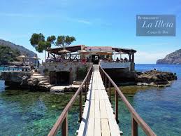 Das Kleine Offene Restaurant La Illeta Gelegen Auf Einer Insel Am Strand Von Camp De Mar Ist Schon Etwas Besonderes Mallorca Urlaub Mallorca Reisen Mallorca