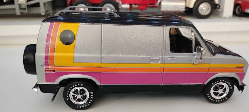 AMT 1977 Ford Econoline Crusin' van