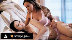 MOMMYS GIRL - Liz Jordan Has Midnight Pleasure With Her Stepmom Pristine  Edge Before Her First Trip