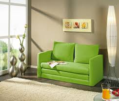 Das Ideale Sofa Furs Jugendzimmer Saftiges Grun Sorgt Fur Einen Erfrischen Blickfang In Eurem Kleinen Eigenheim Die Prak Jugendzimmer Sofa Couch Ruckenkissen
