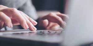 Ο νάσος κάτρης ήταν 40 ετών και λάτρευε την καλή ζωή, τα ταξίδια αλλά και τα ρούχα, καθώς αφιέρωσε την περισσότερη ζωή του στην μόδα. Nz4dwwar2cmjfm