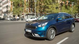 Driven by fervent demand suv, toyota y kia they have set up two unpublished crossover, business, full of equipment and prepared for integrated use, as conventional. Comparativa Toyota C Hr Hybrid Vs Kia Niro Hev