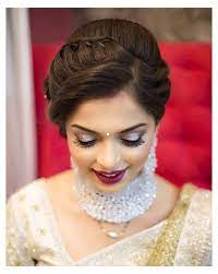 Stylish Wedding Hairstyle Ideas For Indian Bride Engagement Hairstyles Indian Front Engagementhai Engagement Hairstyles Bridal Hair Buns Indian Hairstyles