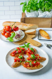 Das knusprig geröstete weißbrot wird dank olivenöl und knoblauch zu einem pikanten leckerbissen, der mit gehackten tomaten und frischen kräutern auch eine mahlzeit. Bruschetta Einfach Lecker Perfekt Zum Selbermachen Fur Zuhause