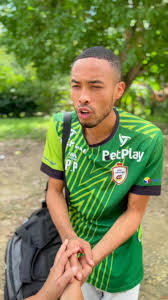 Culpa a su abuela por el...