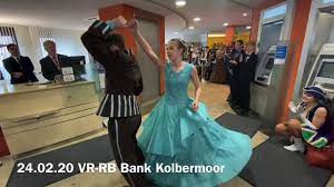 Mit unserer langjährigen erfahrung und starken partnern stehen wir ihnen gerne zur seite und unterstützen sie bei jeder art von immobiliengeschäft. Fv M Sponsorauftritt Vr Rb Kolbermoor 24 02 20 Youtube