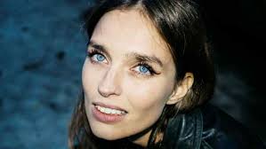 World's first drive-in La bohème gets the emotions revving