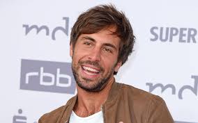 Er hat bisher drei studioalben ver. Max Giesinger Achtet Auf Die Work Life Balance