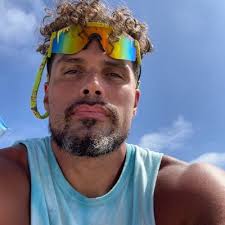 Aaron Browne (@aar0nbrowne)