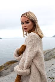 Dorthe skappel (born 18 december 1962) is a norwegian television personality, journalist, celebutante and former model, probably best known for hosting god kveld, norge! Dorthe Skappel Genser Oppskrift Maria Skappel 2019 12 14