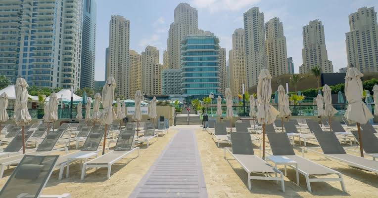 Dubai is now a 'ghost town' of empty sun-loungers and pools | News World |  Metro News