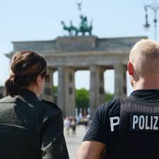 More images for schreiben fur polizeiliche stellung » Berlin Private Fahndung Nach Flirt Polizei Verein Kritisiert Kollegen Welt