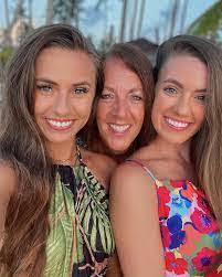 Savannah Cleary's Instagram, Twitter & Facebook