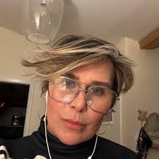 Helen Kobs's Instagram, Twitter & Facebook