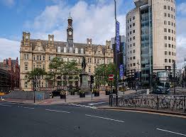 It lies along the river aire about 30 miles (48 km) northeast of manchester. Leeds City Square