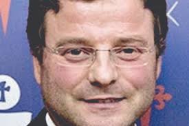 Padre afastado devido a conflitos