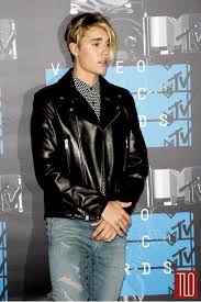 Твой лучший ресурс о джастине бибере. Vmas 2015 Justin Bieber In Saint Laurent Tom Lorenzo