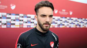 Kenan i̇mirzalıoğlu ile eşi sinem kobal önceki akşam yeniköy azur'da arkadaş grubuyla yemek yedi. Galatasaray In Gozdesi Kenan Karaman A Sampdoria Da Talip Oldu