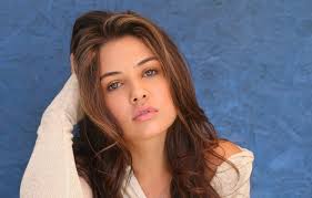 Slim body, green eyes, dark brown hair & hairstyles. Wallpaper Girl Green Eyes Long Hair Photo Brown Lips Face Actress Necklace Portrait Mouth Looking At Camera Sweater Danielle Campbell Looking At Viewer Hand In Hair Images For Desktop Section Devushki