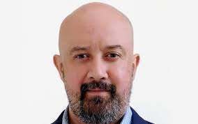 Kleenex continua campaña educativa Atrapaestornudos