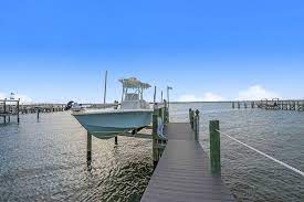 Browse pictures of the boat dock at blog cabin 2014 on diynetwork.com. Beach House Rentals With Boat Dock Beach Houses In Paradise