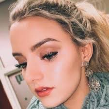 Alyssa Claire's Instagram, Twitter & Facebook