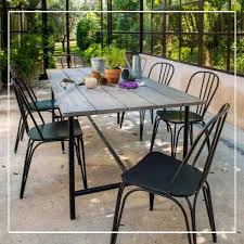 Ambiance Rustique Chic Pour Un Barbecue Plein D Elegance Autour D Un Salon De Jardin En Bois Atago Salon De Jardin Table De Jardin Bois Salon De Jardin Metal
