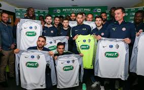 Mercredi 1 février 2017 à 4:00 les footballeurs amateurs du poiré sur vie n'iront pas plus loin que les 16èmes de finale de la coupe de france. Coupe De France L Ex Petit Poucet Houilles Invite Pour Psg Guingamp Le Parisien