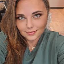 Does the Chefman air fryer door stay closed?