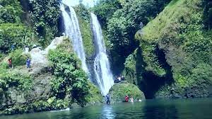 Parkir untuk motor gratis dan hanya 5.000 rupiah untuk mobil. Air Terjun Dua Bidadari Mutiara Terpendam Di Lengkung Pelangi Feature Rri Padang