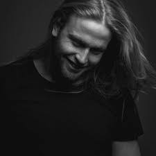 Damian Armstrong's Instagram, Twitter & Facebook