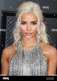 Mia fashion hi-res stock photography and images