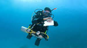 How do people learn to scuba dive? Self Reliant Diver Padi