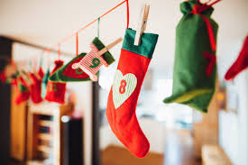 Here is a list of 50 elegant christmas decorating ideas that you can use to turn your office into a winter wonderland. 3 Christmas Decoration Ideas For Your Office