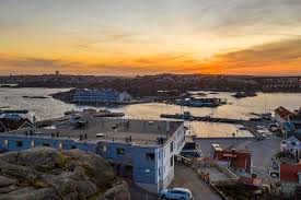 It is situated on the southern shore of lake vänern and sometimes refers to itself as lidköping by vänern, to distinguish itself from linköping near sweden's east coast. Hotell Kungshamn Suites Updated 2021 Prices Hotel Reviews Sweden Tripadvisor