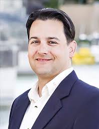 Lake Havasu City mayor receiving death threats after podcaster's comments  about drag show