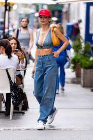 She rose to prominence after her controversial performance in robin thicke's blurred lines music video. 3wa3ovet Mfc0m