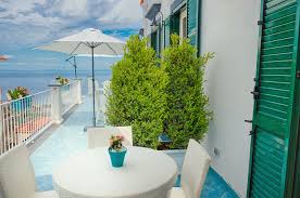 Offering a balcony and sea views, rooms at the casa a mare all come with tiled floors. Mare Room Casa Mareluna B B Sorrento Coast B B Amalfi Coast