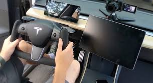 The pros and cons tesla's unconventional new steering wheel looks cool, but it only works well when it, er, works well. Want A Plaid Yoke Steering Wheel On Your Tesla Model 3 Or Y Aftermarket Has You Covered Carscoops