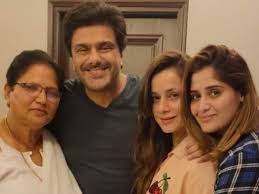 Presently market is full of cobalt filled neelam stones that are blue, transparent and very good looking. Bigg Boss 13 S Arti Singh Reunited With Samir Soni And Neelam Kothar Post The Reality Show See Pics Times Of India