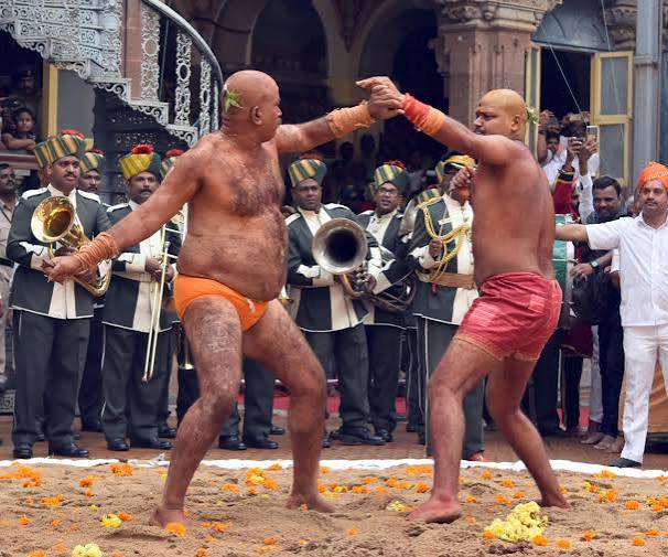 ಮೈಸೂರು ದಸರಾ| ಮೈನವಿರೇಳಿಸಿದ ವಜ್ರಮುಷ್ಟಿ ಕಾಳಗ