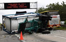 Oleh itu perlahankan kenderaan apabila melalui jalan. Bernama On Twitter 5 083 Kematian Akibat Kemalangan Jalan Raya Antara Jan Sept 2017 Https T Co M967ebwygd