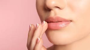 Mách bạn 9 cách trị thâm môi, dưỡng môi hồng tự nhiên đơn giản hiệu quả