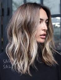 Gestire la scalatura a v sono le beach waves da fare su capelli lisci, . Capelli Mossi Idee E Suggerimenti Per Capelli Ne Lisci Ne Ricci