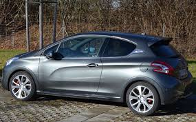 Sporty handling, bold styling and a powerful engine combine performance and amplified senses. Notizblock Unsere Erfahrungen Mit Dem Peugeot 208 Gti Autoservicepraxis De