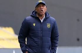 Matthieu dossevi con un centro al área tras un saque de esquina asiste a issiaga sylla (toulouse) y su disparo no encuentra porteria. Nantes Compo Vs Toulouse Un Onze Historique Pour Kombouare