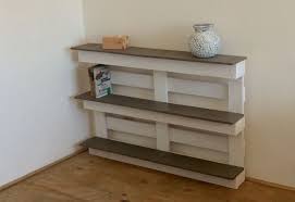 Knihovna Z Palety Diy Wood Projects Furniture Diy Pallet Furniture Pallet Furniture Outdoor